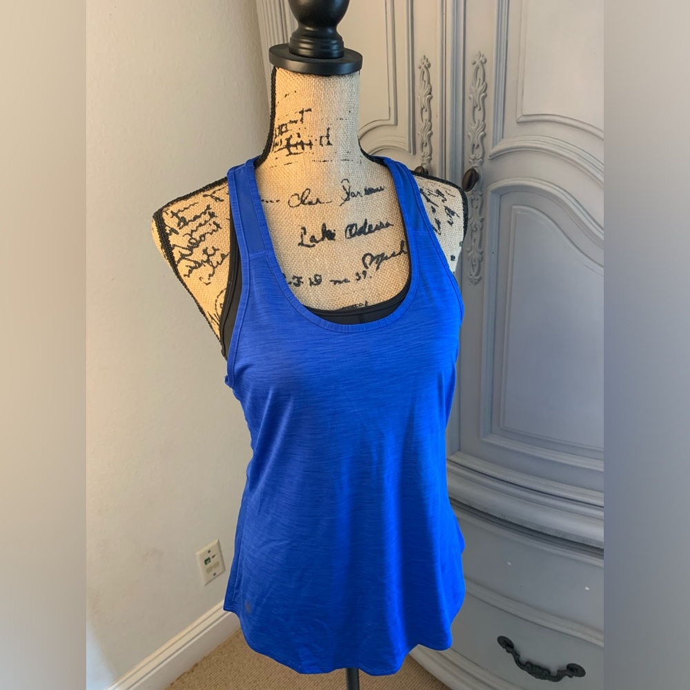 SALE!! EVERYTHING MUST GO!! Sleek Athleta Exercise Top!